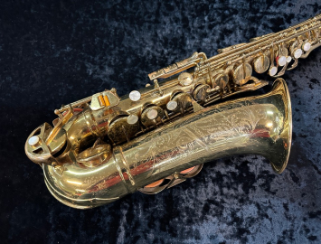 Photo Vintage Vito Kenosha Wis Alto Saxophone in Gold Lacquer, Serial #V1079